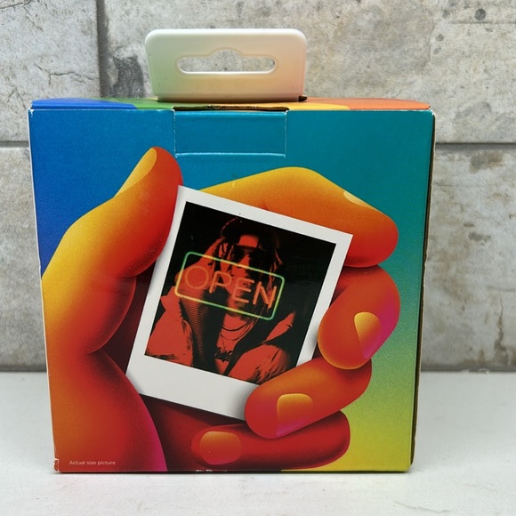 Polaroid GO Analog Instant Camera - Picture 2 of 11